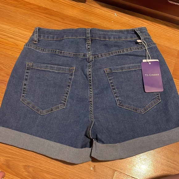 Th Creasa Jean shorts - Picture 2 of 2